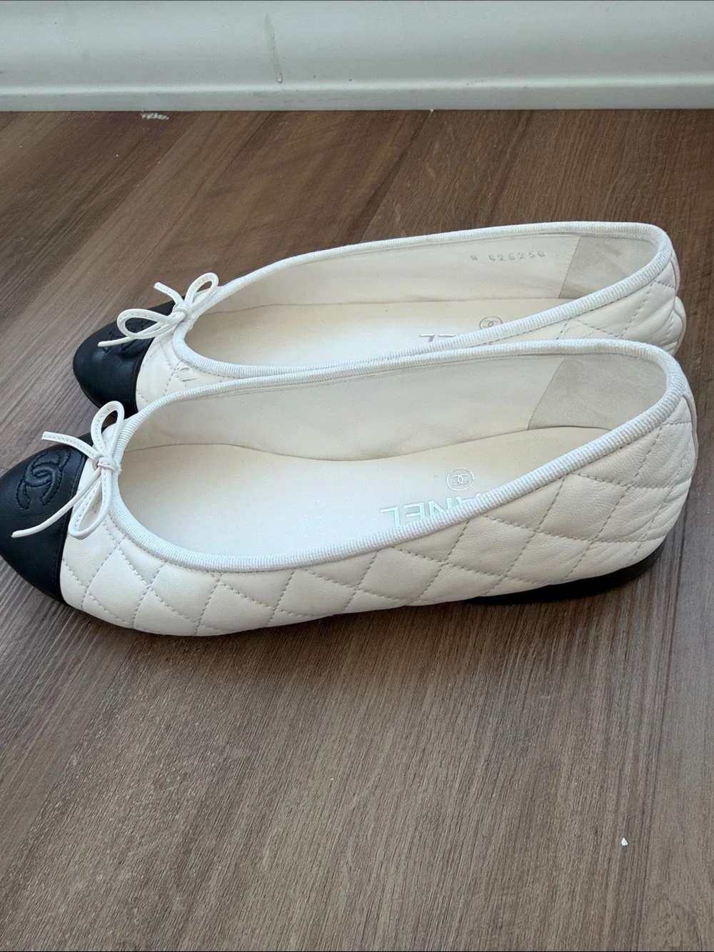 CHANEL White Quilted Leather Ballet Flats with Black Cap Toe
